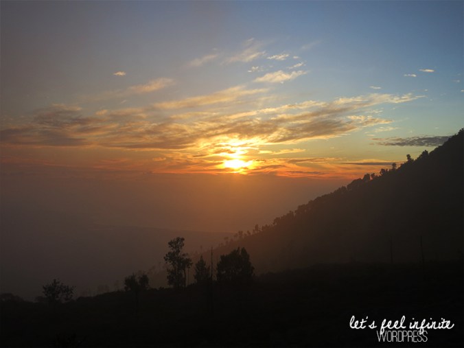 Lever de soleil vu depuis Kawah Ijen