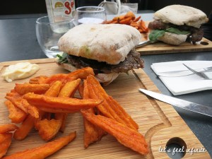 Great Ocean Road - Lunch @ Port Campbelle